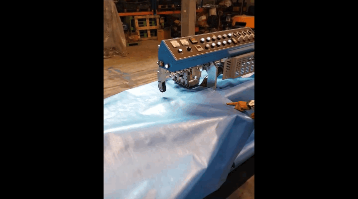 Hot air welding machine for tarpaulin production